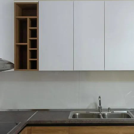 Sea & Mountain Apartment Lukove
